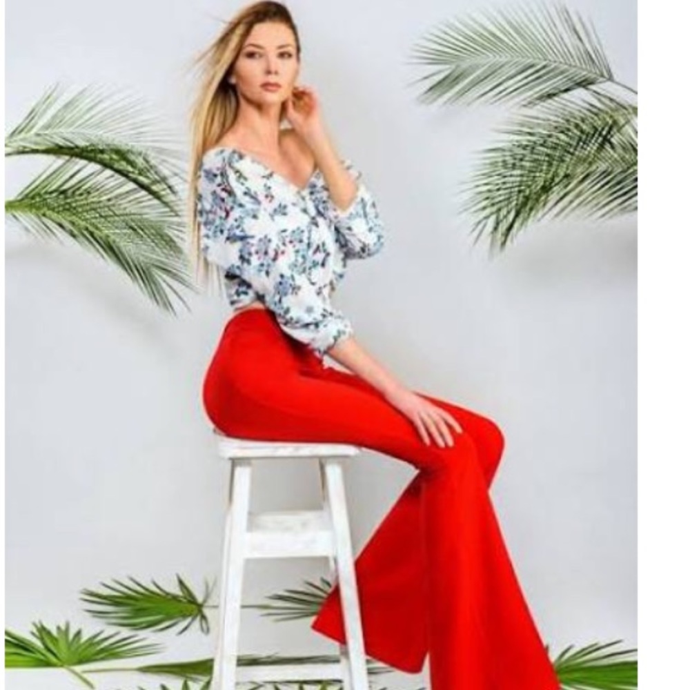 - GUESS RED STRETCH LACE FRONT PANTS